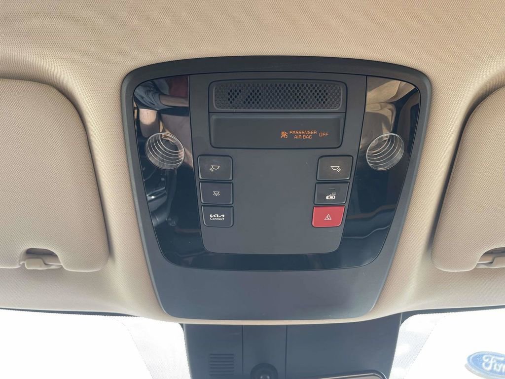 Used 2024 Kia Carnival EX FWD image 29