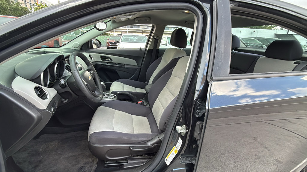Used 2014 Chevrolet Cruze LS FWD image 22