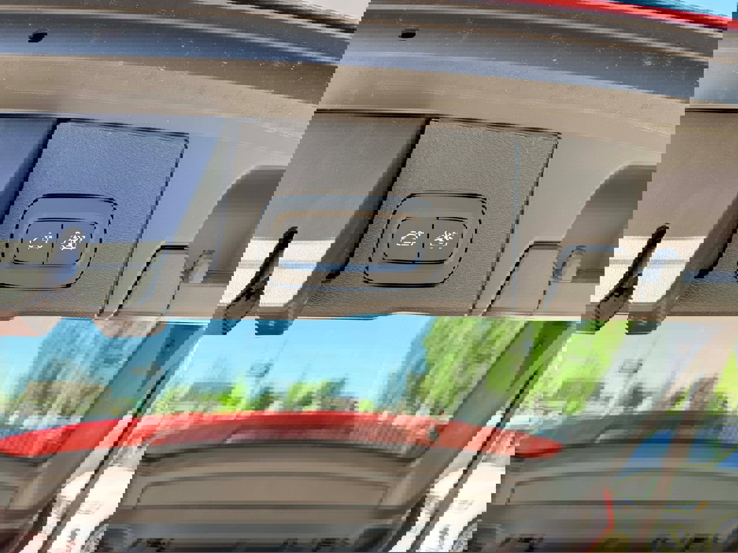 Certified 2023 Volvo XC60 B5 Plus w/ Climate Package image 24