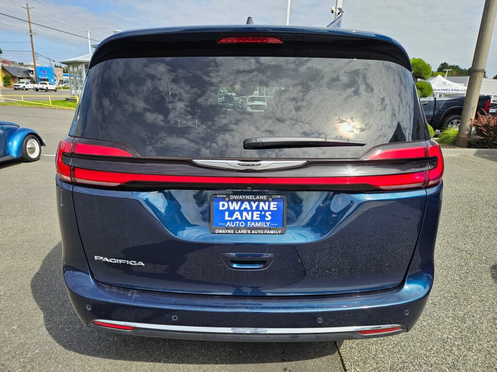 Used 2025 Chrysler Pacifica Select FWD image 4
