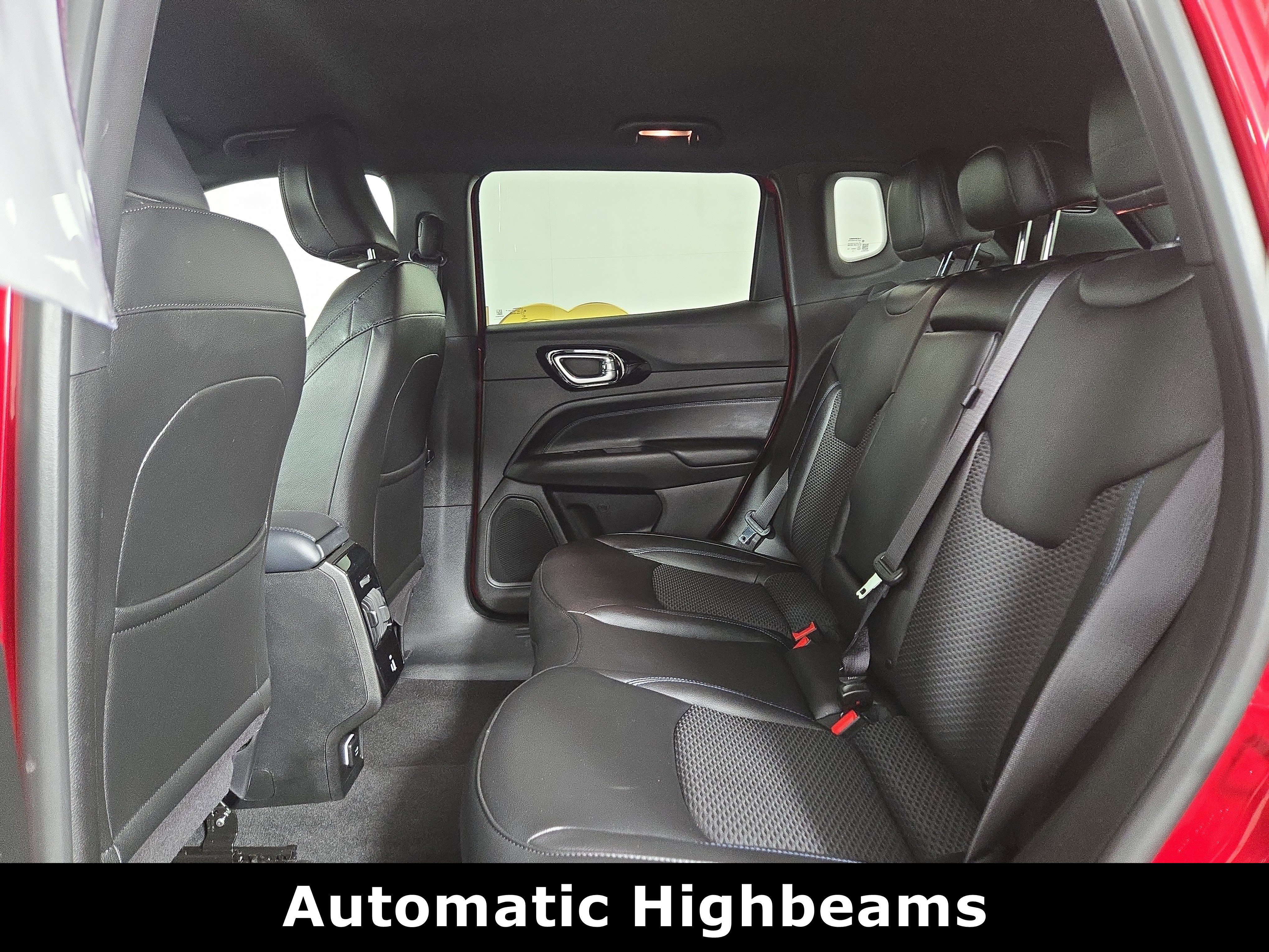 Used 2025 Jeep Compass Latitude w/ Convenience Group image 12