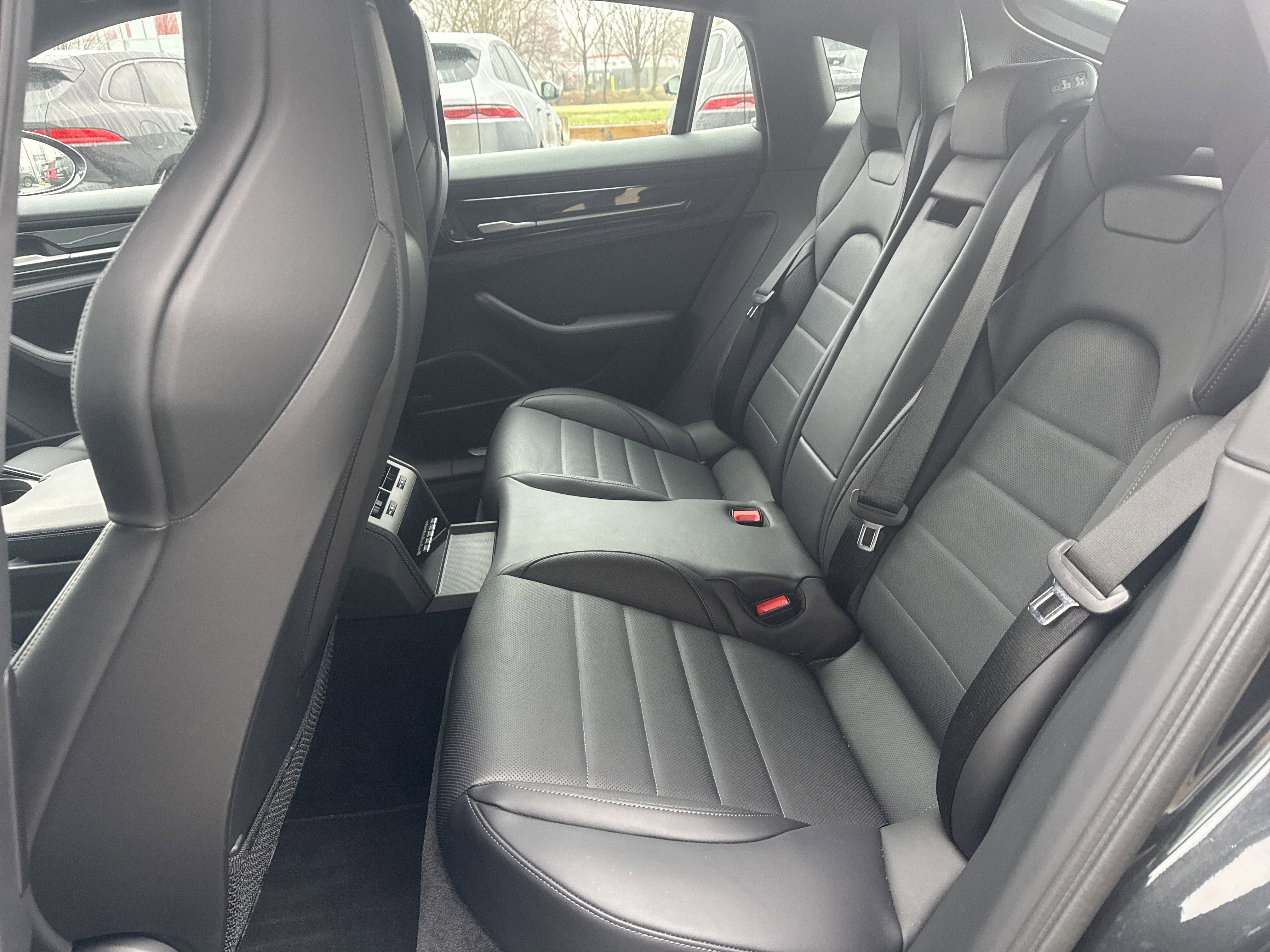 Used 2024 Porsche Panamera image 26