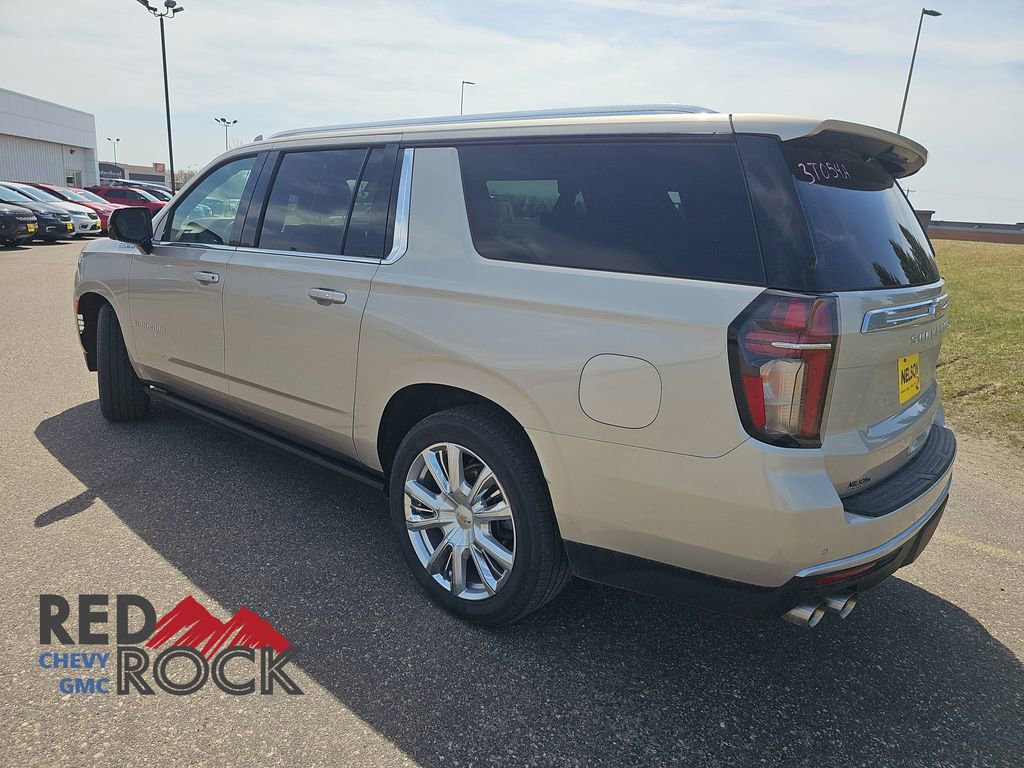 Used 2023 Chevrolet Suburban High Country AWD/4WD image 3