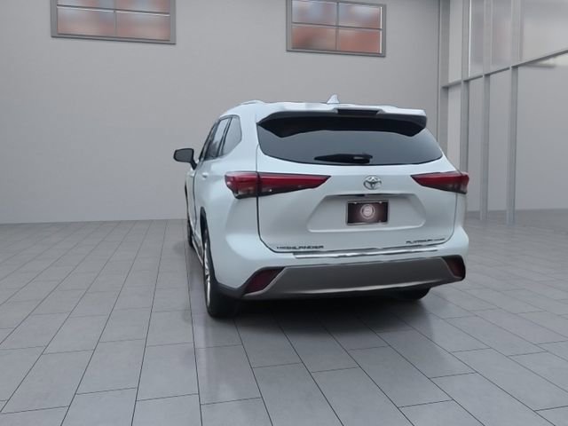 Used 2023 Toyota Highlander Platinum image 7