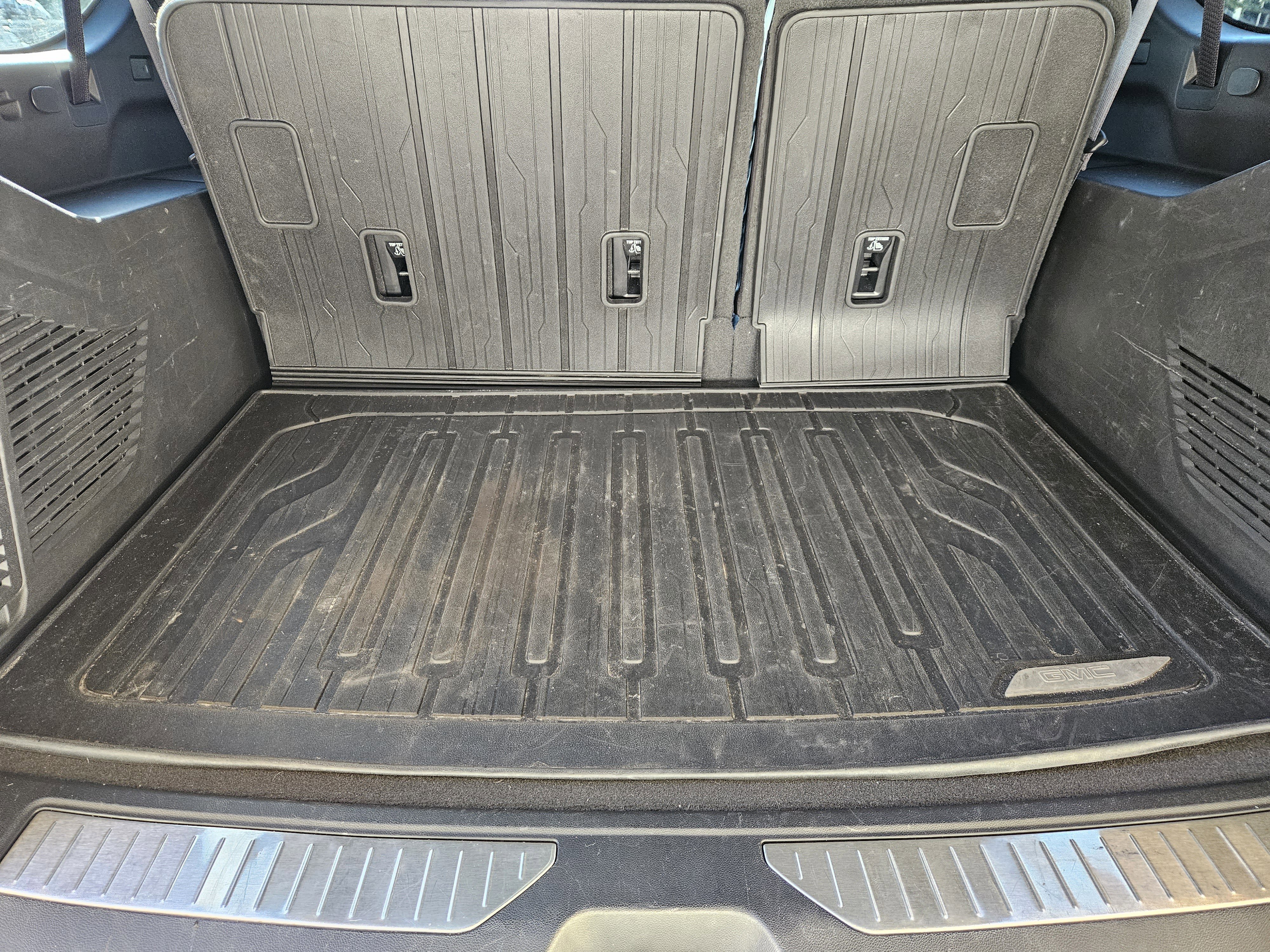 Used 2023 GMC Yukon XL Denali Ultimate image 32