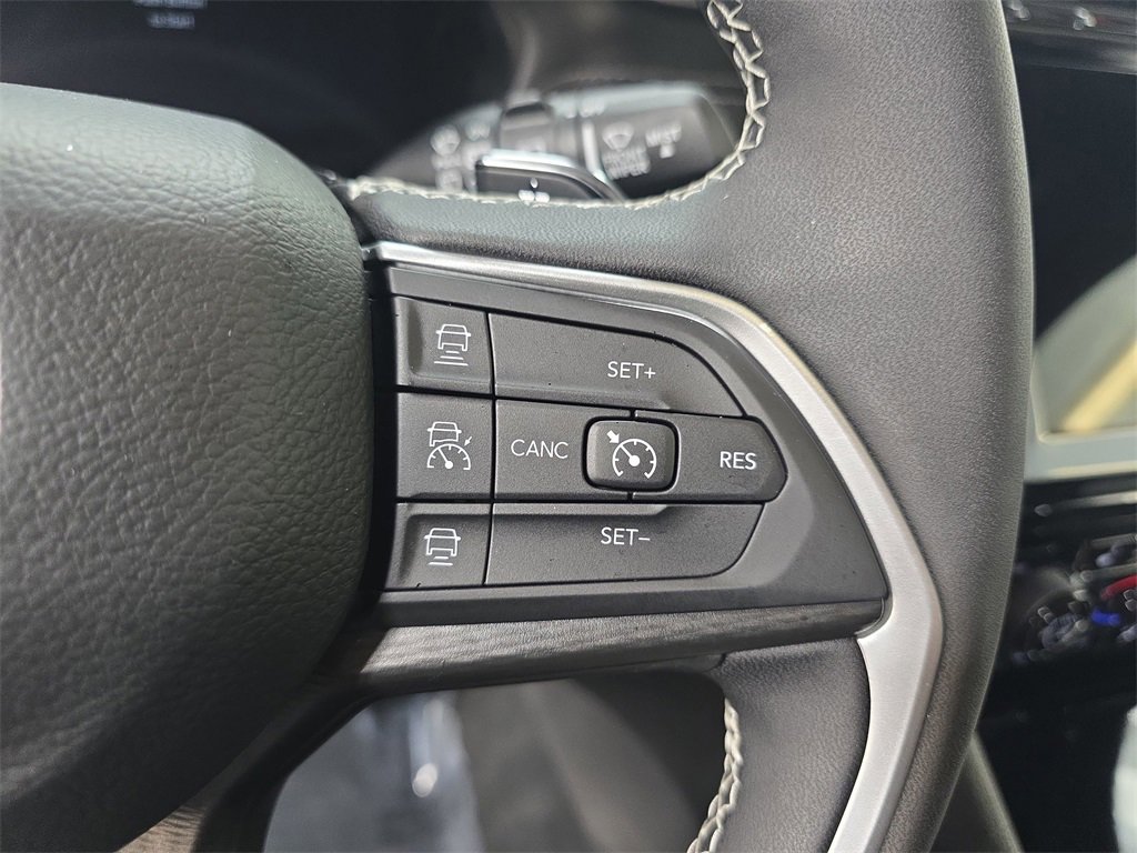 Used 2024 Jeep Grand Cherokee Altitude image 17