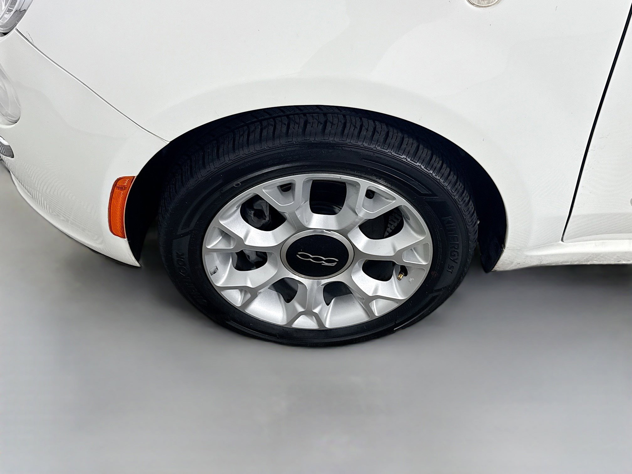 Used 2017 FIAT 500 Lounge image 34