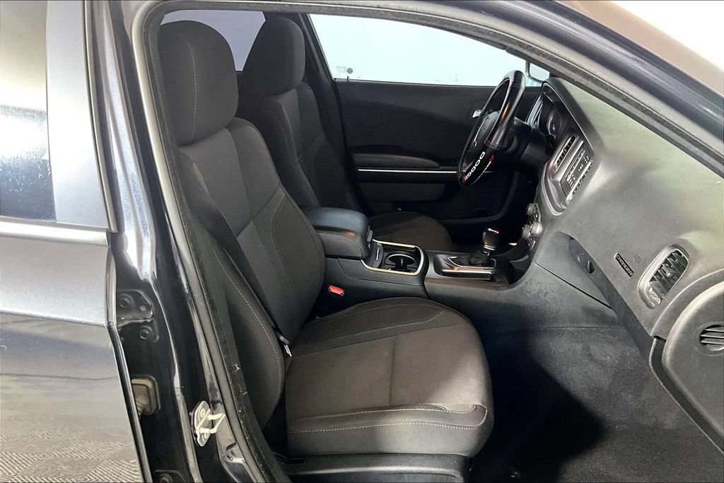 Used 2019 Dodge Charger SXT RWD image 6