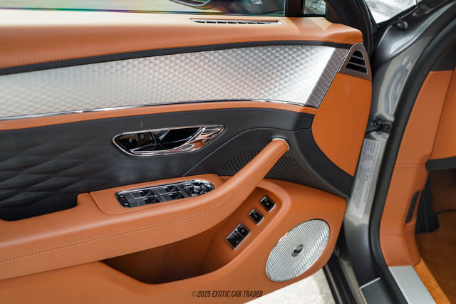 Used 2022 Bentley Flying Spur Plug-In Hybrid image 28