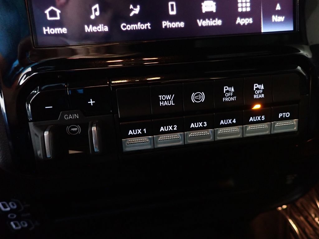 Used 2025 RAM 5500 4x4 Crew Cab image 5