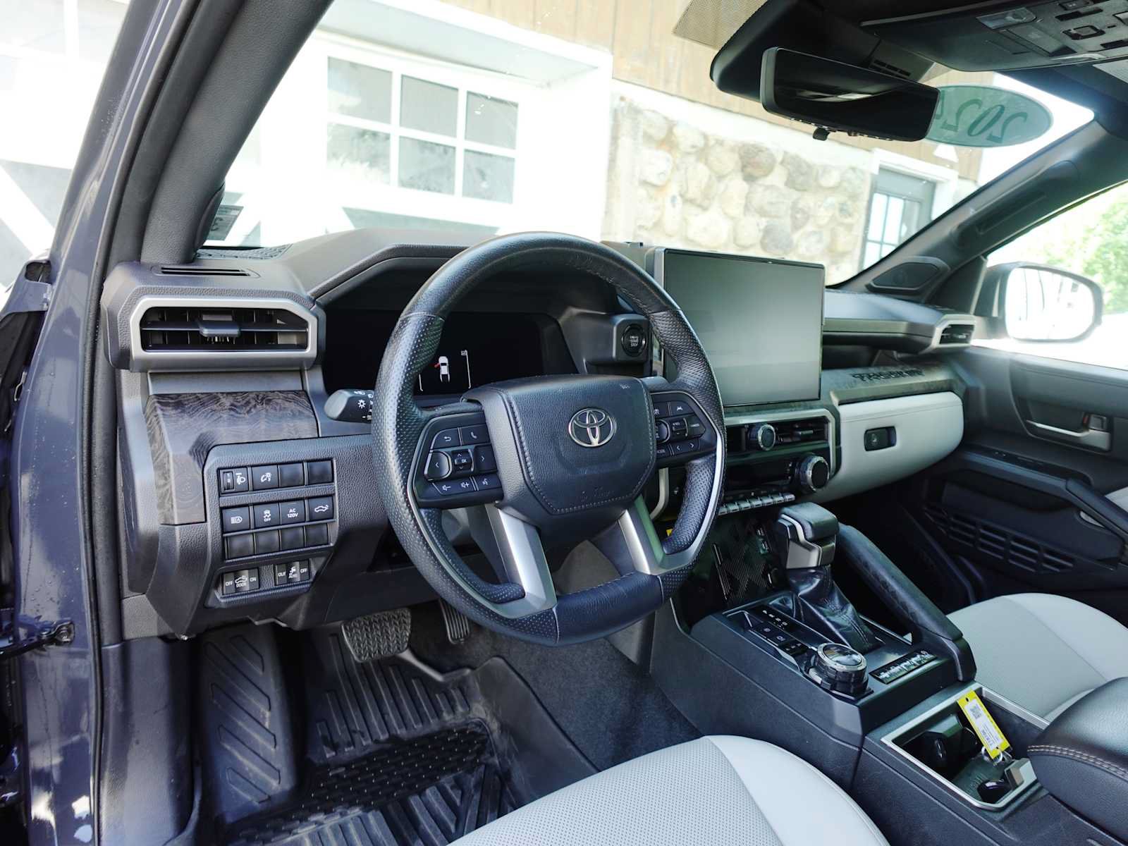 Used 2024 Toyota Tacoma Limited w/ Limited Package (LT) AWD/4WD image 15