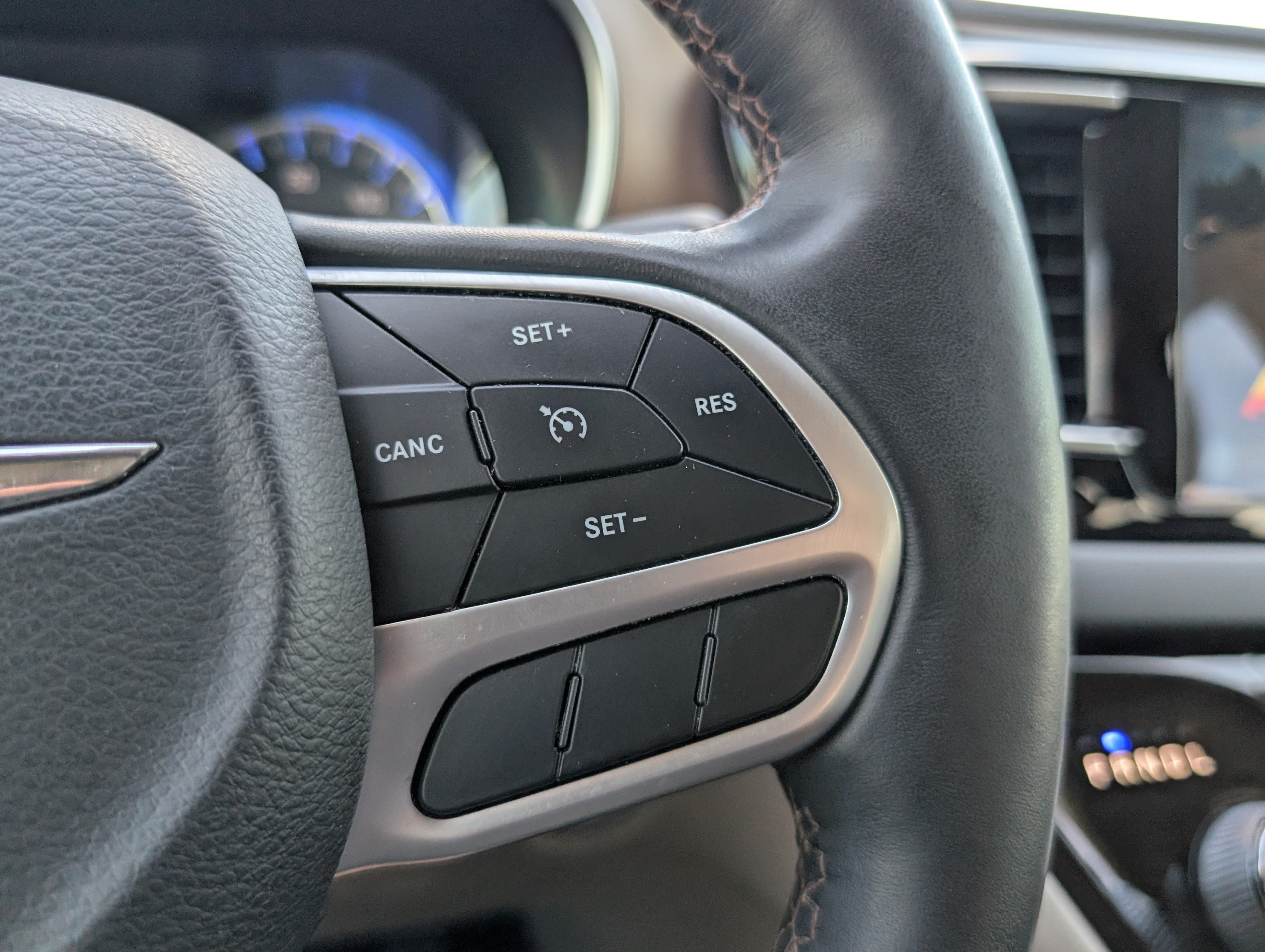 Used 2018 Chrysler Pacifica Touring-L Plus w/ Tire & Wheel Group FWD image 23