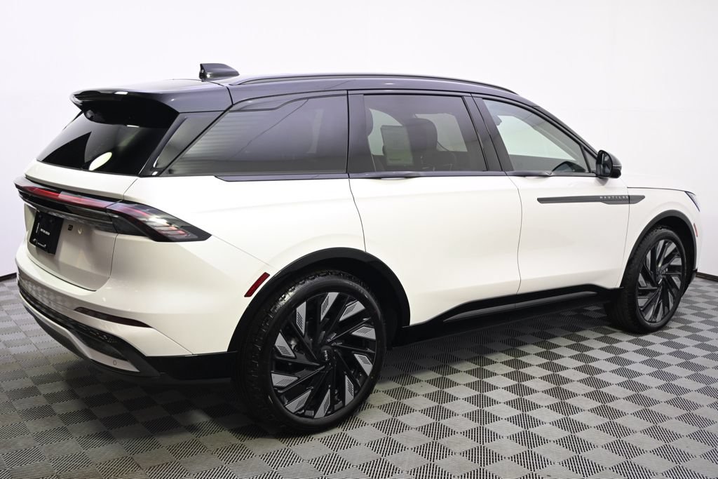 New 2026 Lincoln Nautilus Reserve w/ Jet Appearance Package AWD/4WD image 7