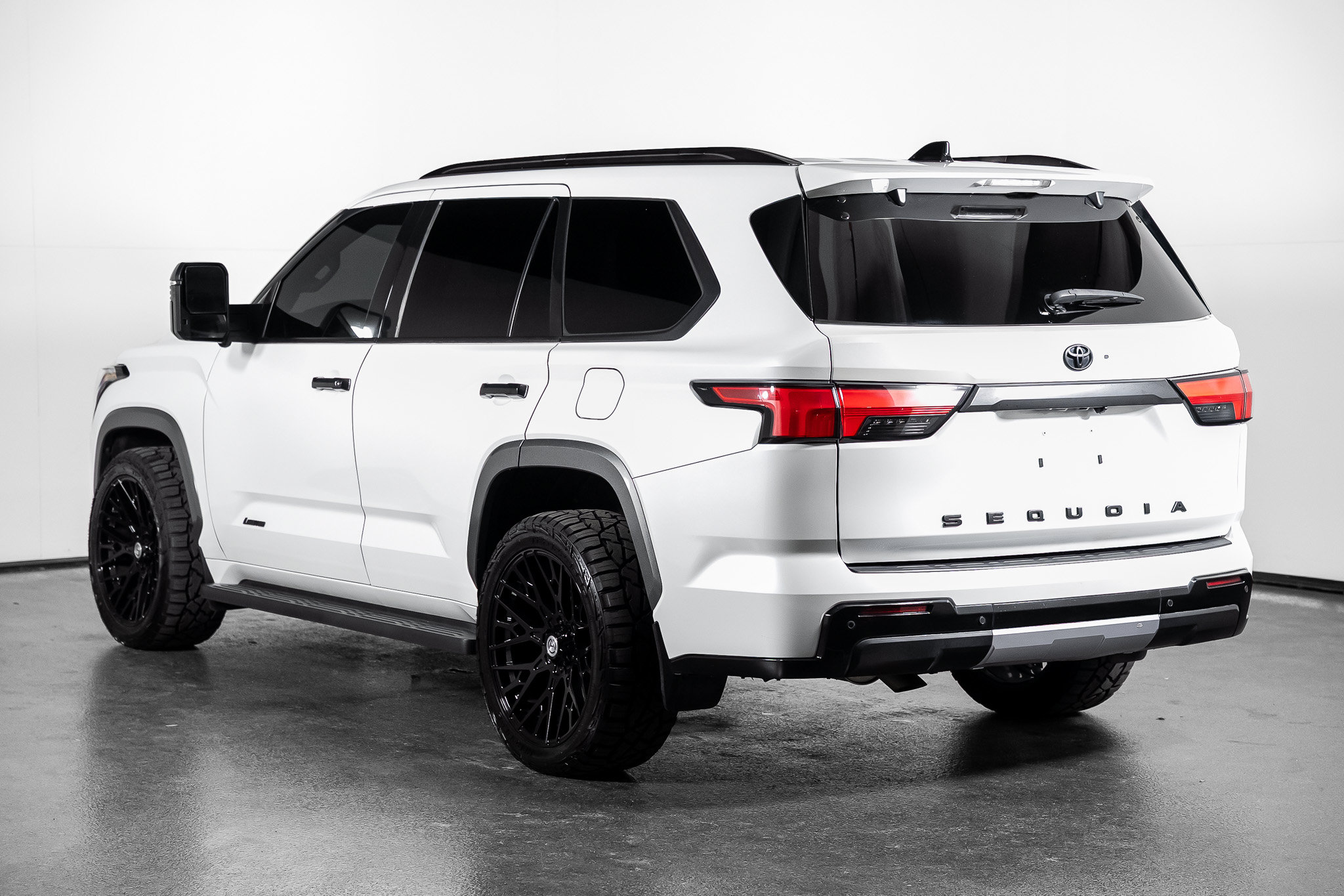 Used 2023 Toyota Sequoia Limited w/ Tow Technology Package RWD image 22
