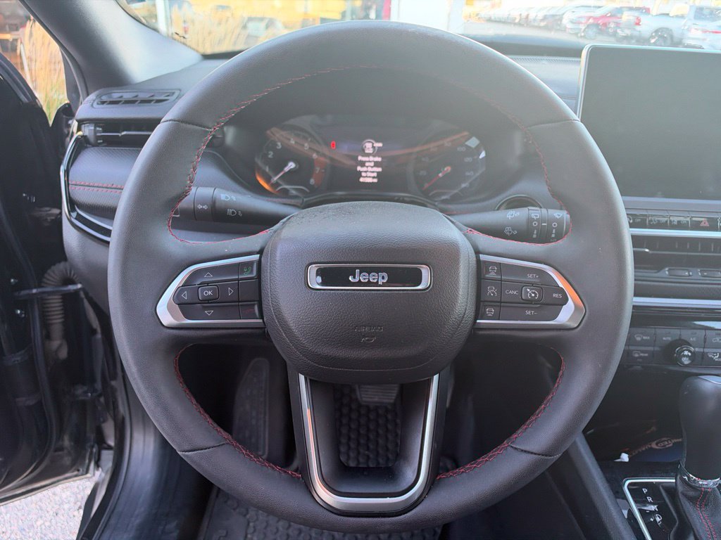 Used 2025 Jeep Compass Trailhawk AWD/4WD image 10