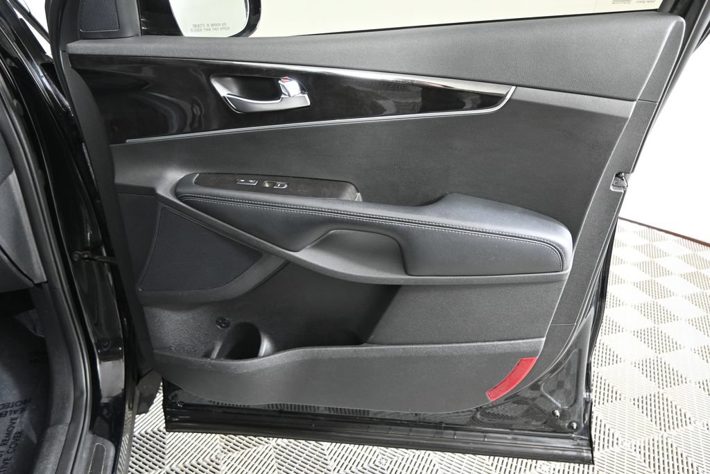 Used 2018 Kia Sorento FWD image 12