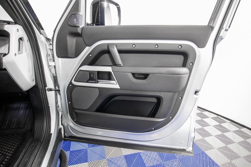 Used 2020 Land Rover Defender 110 SE image 15