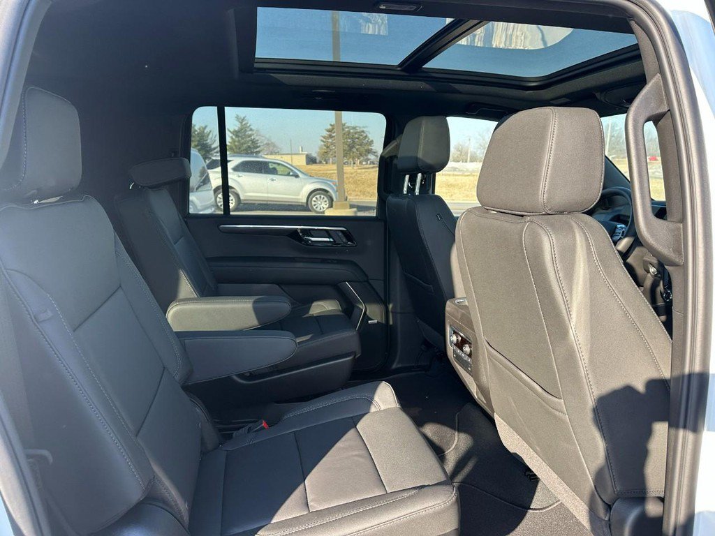 New 2026 Chevrolet Suburban Z71 w/ Comfort Package AWD/4WD image 4