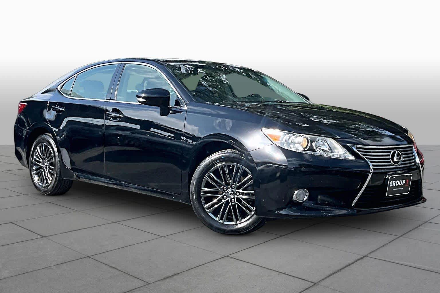 Used 2015 Lexus ES 350 w/ Premium Package FWD image 3