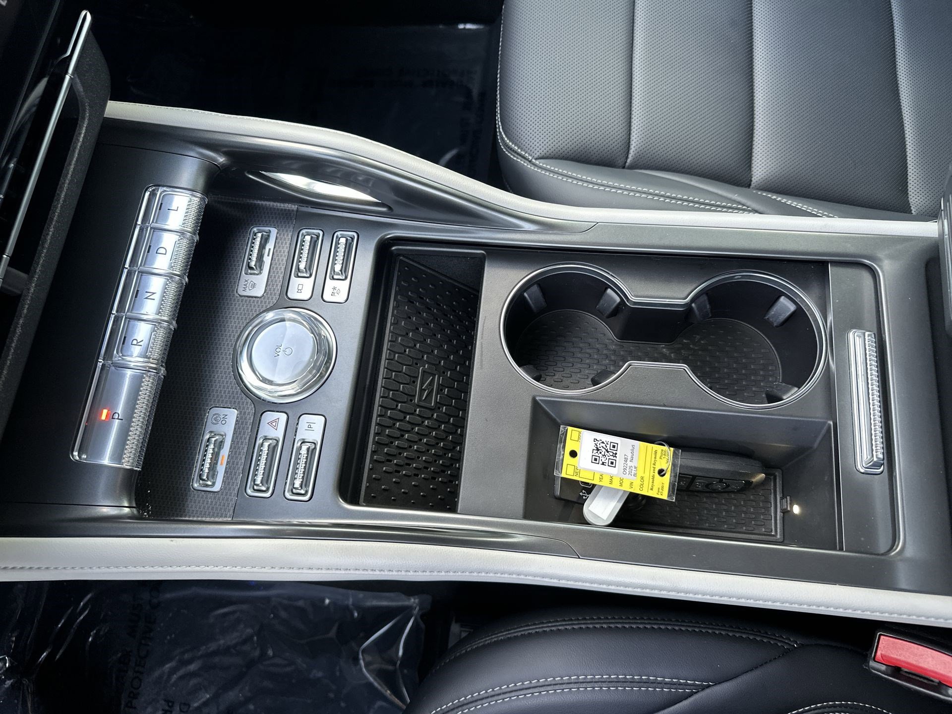 Used 2025 Lincoln Nautilus Premier image 22