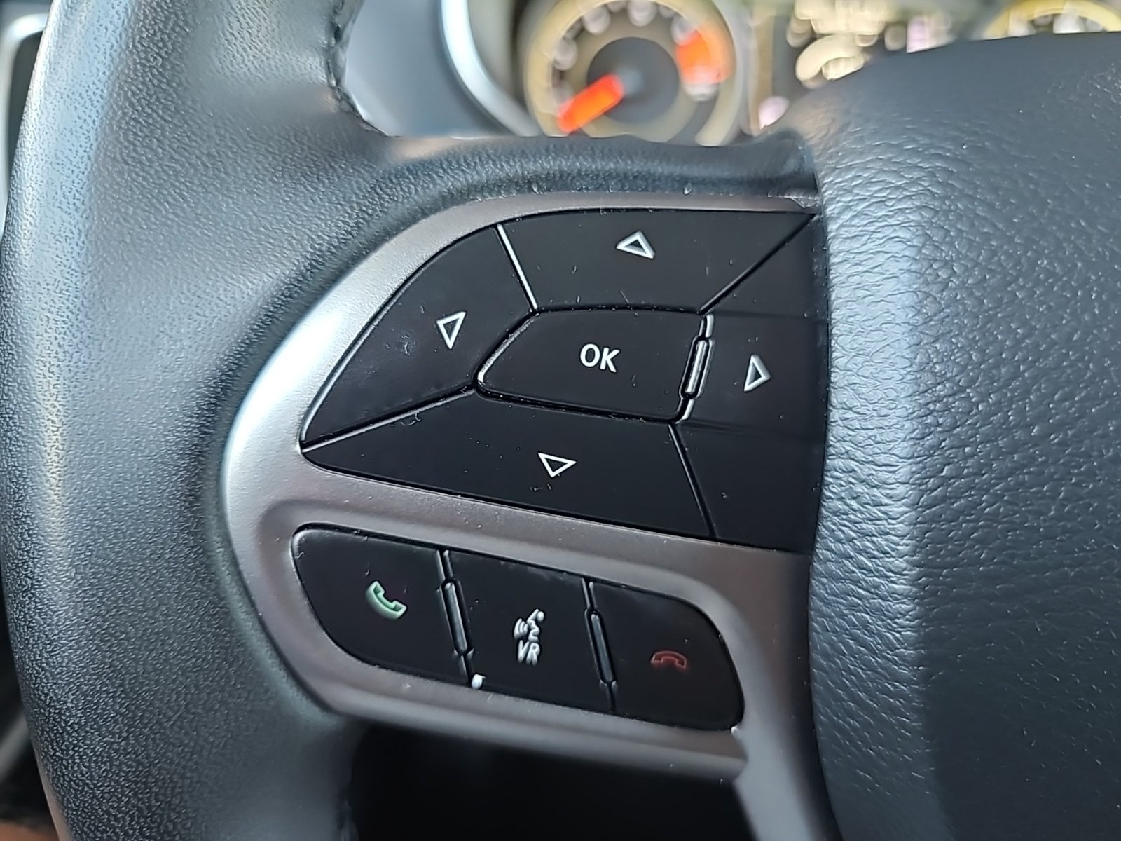 Used 2021 Jeep Cherokee Latitude Plus w/ Mopar Interior Package AWD/4WD image 17