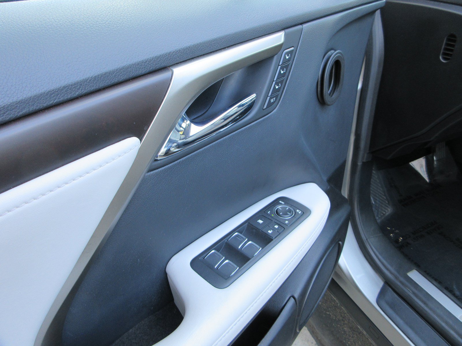Used 2022 Lexus RX 450h AWD w/ Premium Package image 29