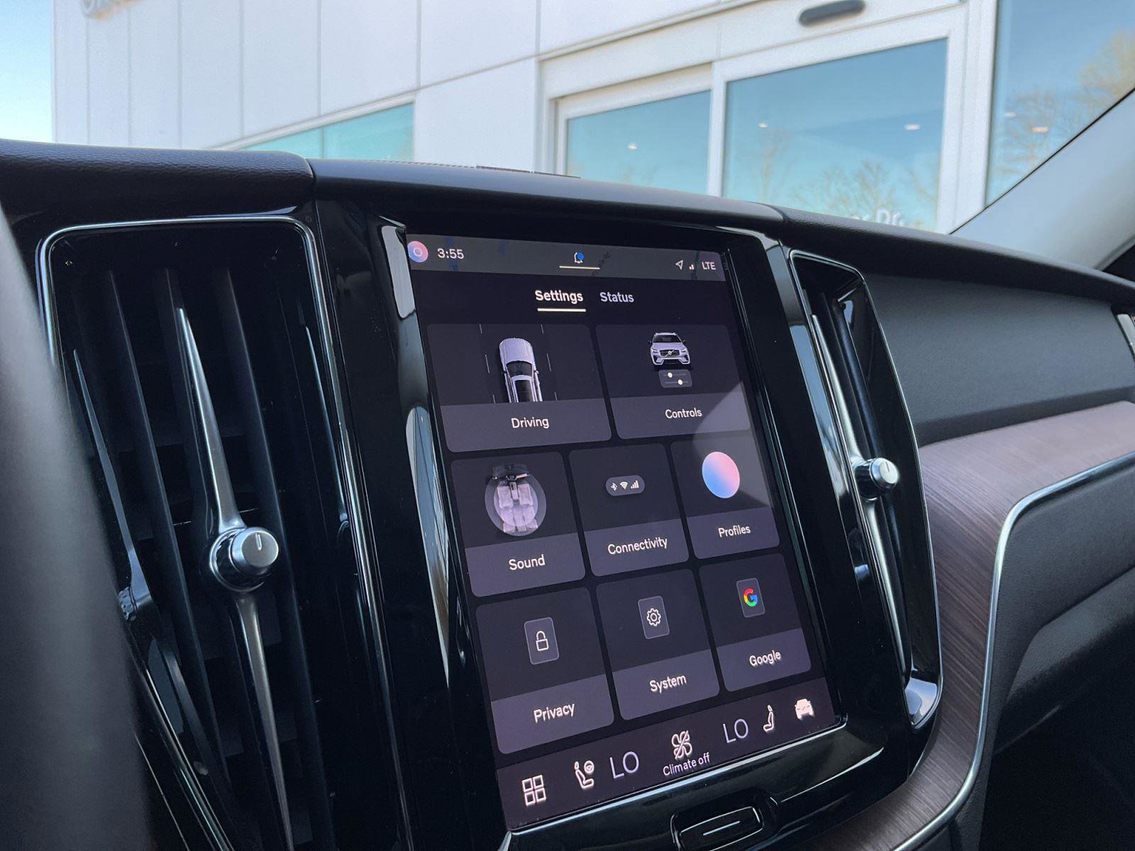 Certified 2023 Volvo XC60 B5 Plus w/ Protection Package Premier image 22