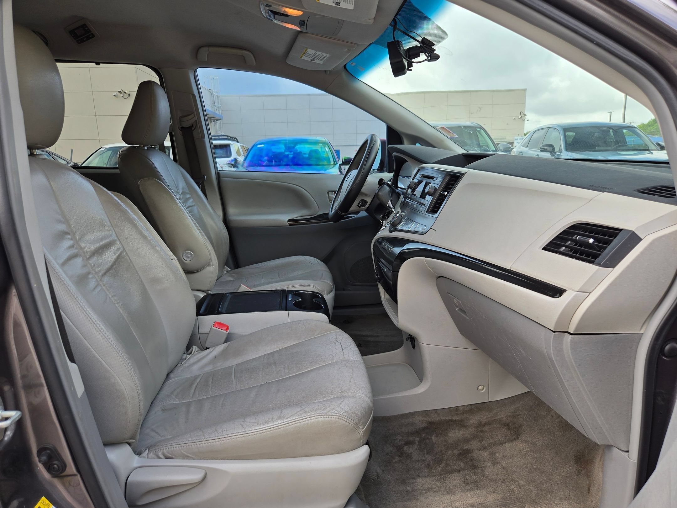 Used 2013 Toyota Sienna LE FWD image 25