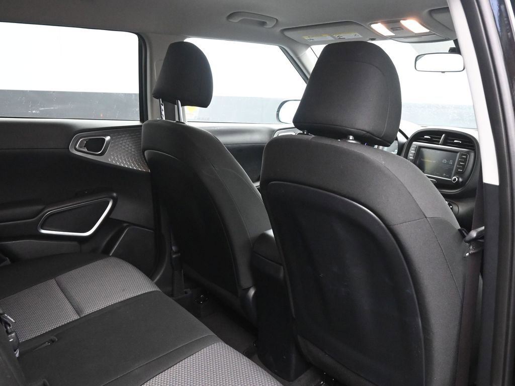 Used 2025 Kia Soul LX w/ LX Technology Package image 17