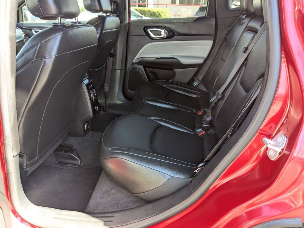 Used 2025 Jeep Compass Limited image 24