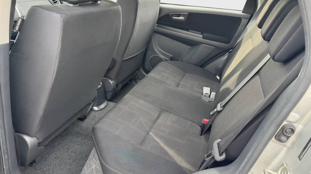 Used 2010 Suzuki SX4 Base 4dr Crossover CVT image 13