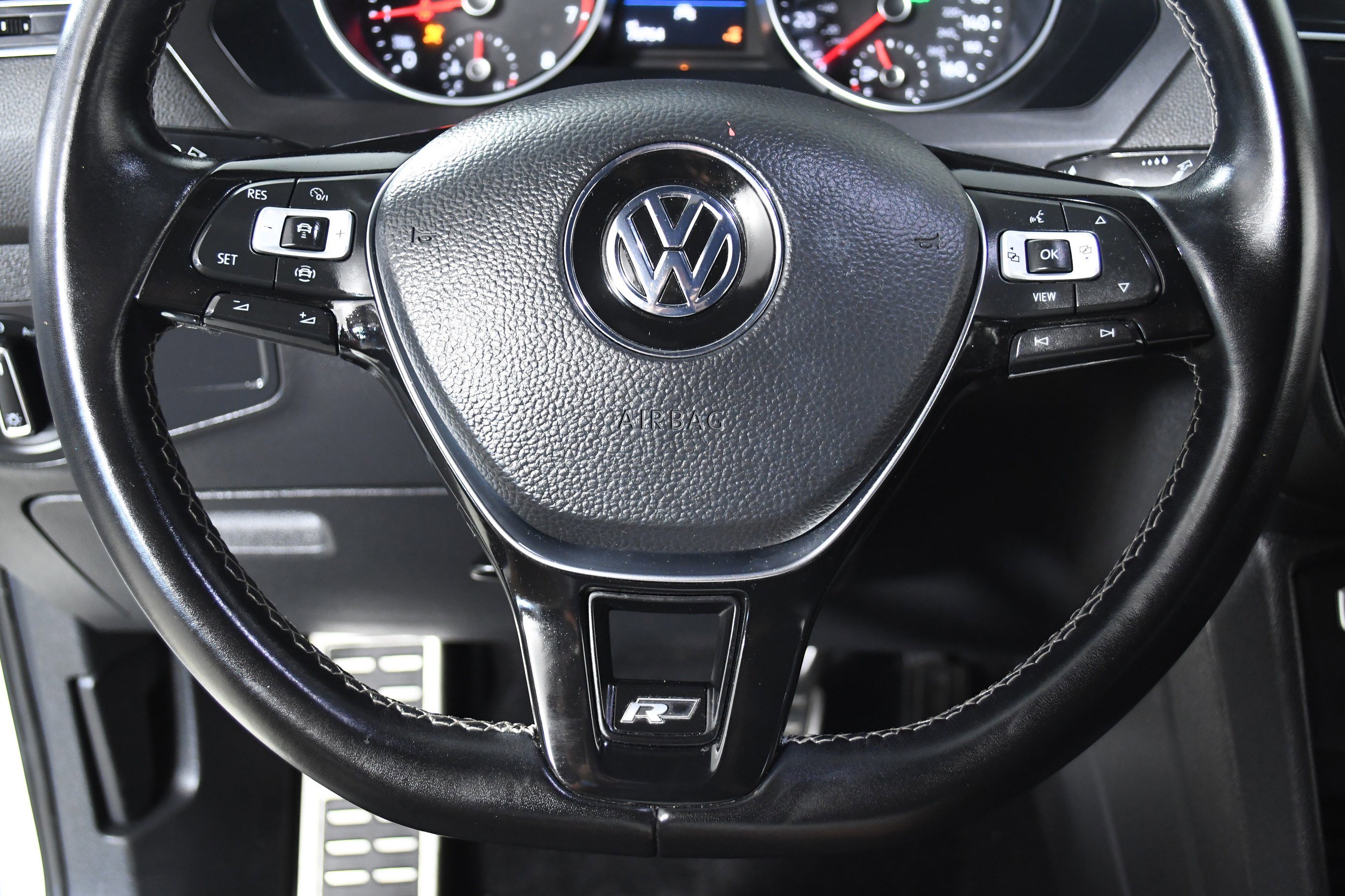 Used 2021 Volkswagen Tiguan SE R-Line image 10