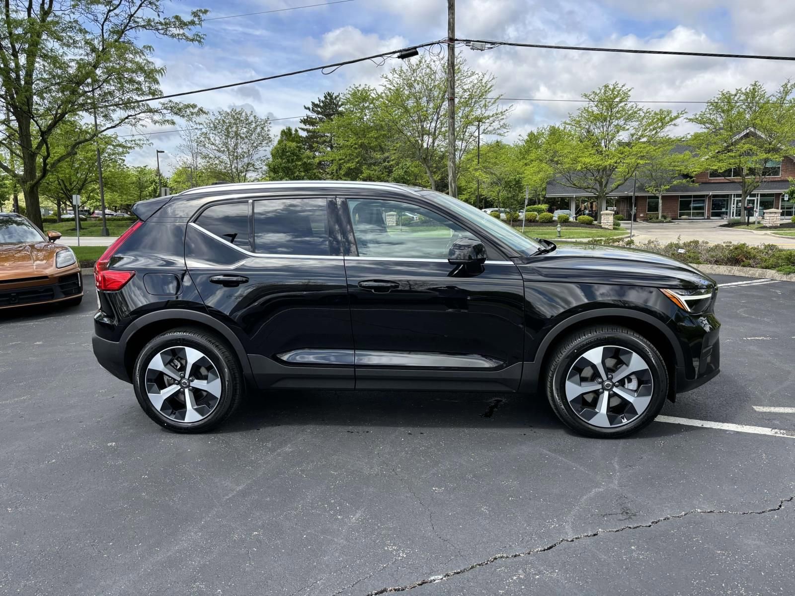 New 2025 Volvo XC40 B5 Core w/ Protection Package Premier AWD/4WD image 8