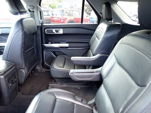 Used 2023 Ford Explorer XLT w/ Equipment Group 202A AWD/4WD image 19