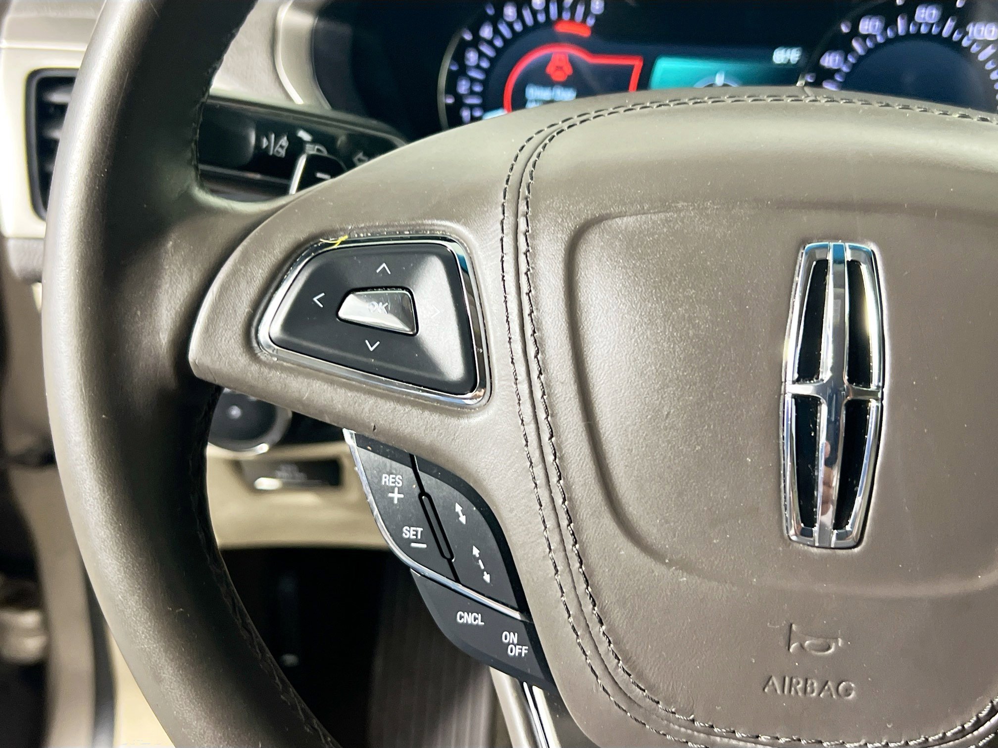 Used 2020 Lincoln MKZ w/ Convenience Package FWD image 18