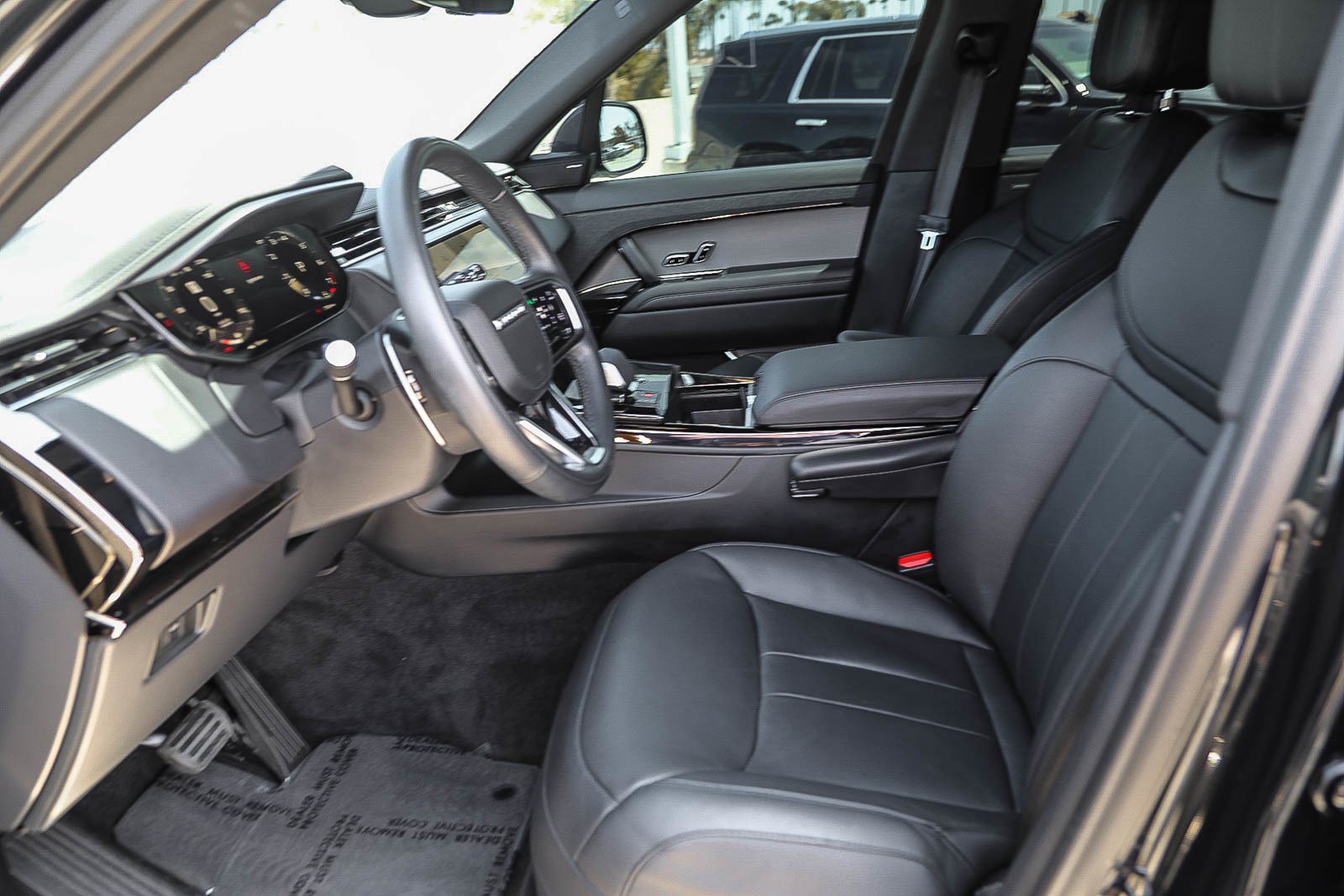 Used 2025 Land Rover Range Rover Sport SE AWD/4WD image 17