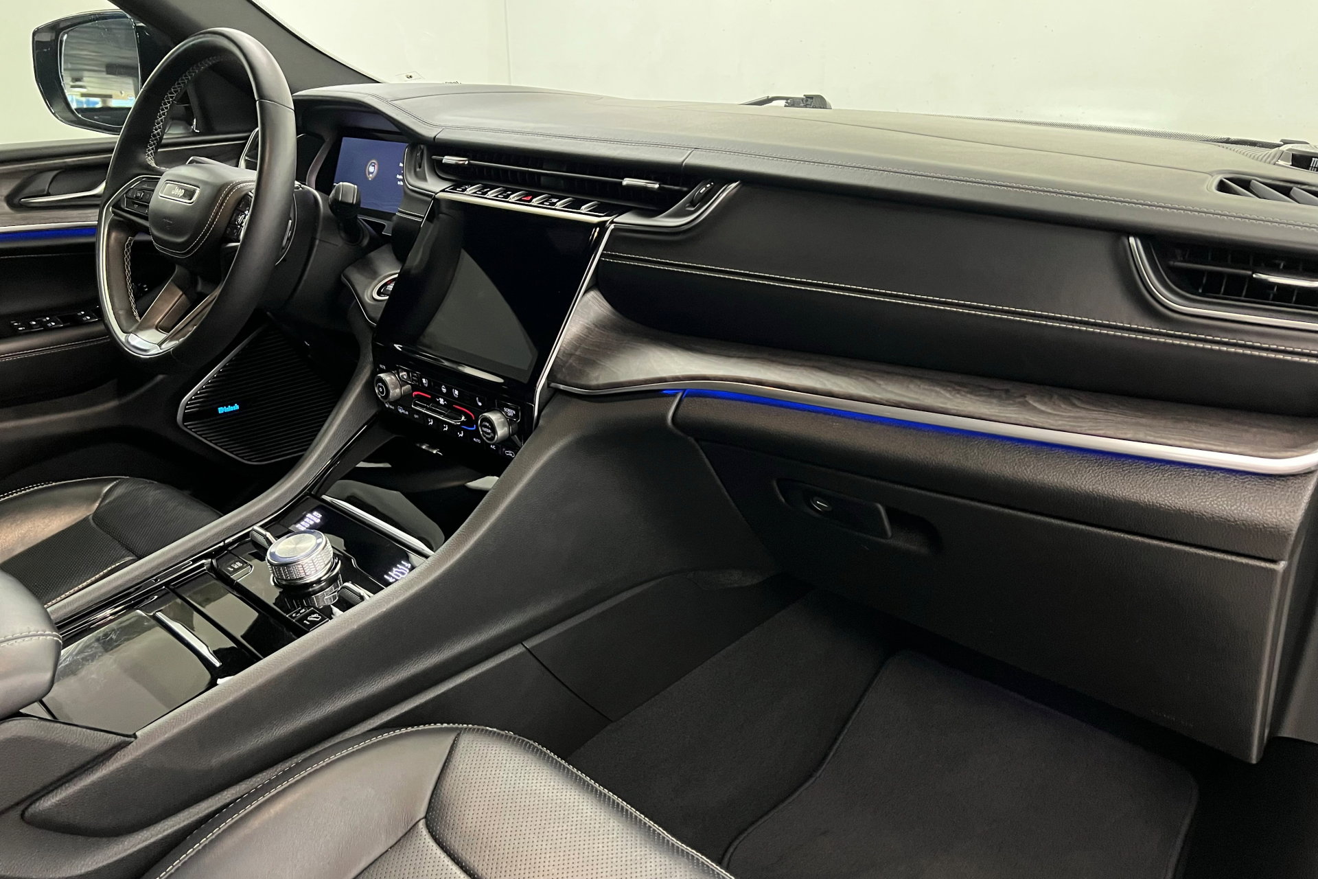 Certified 2022 Jeep Grand Cherokee Overland image 24