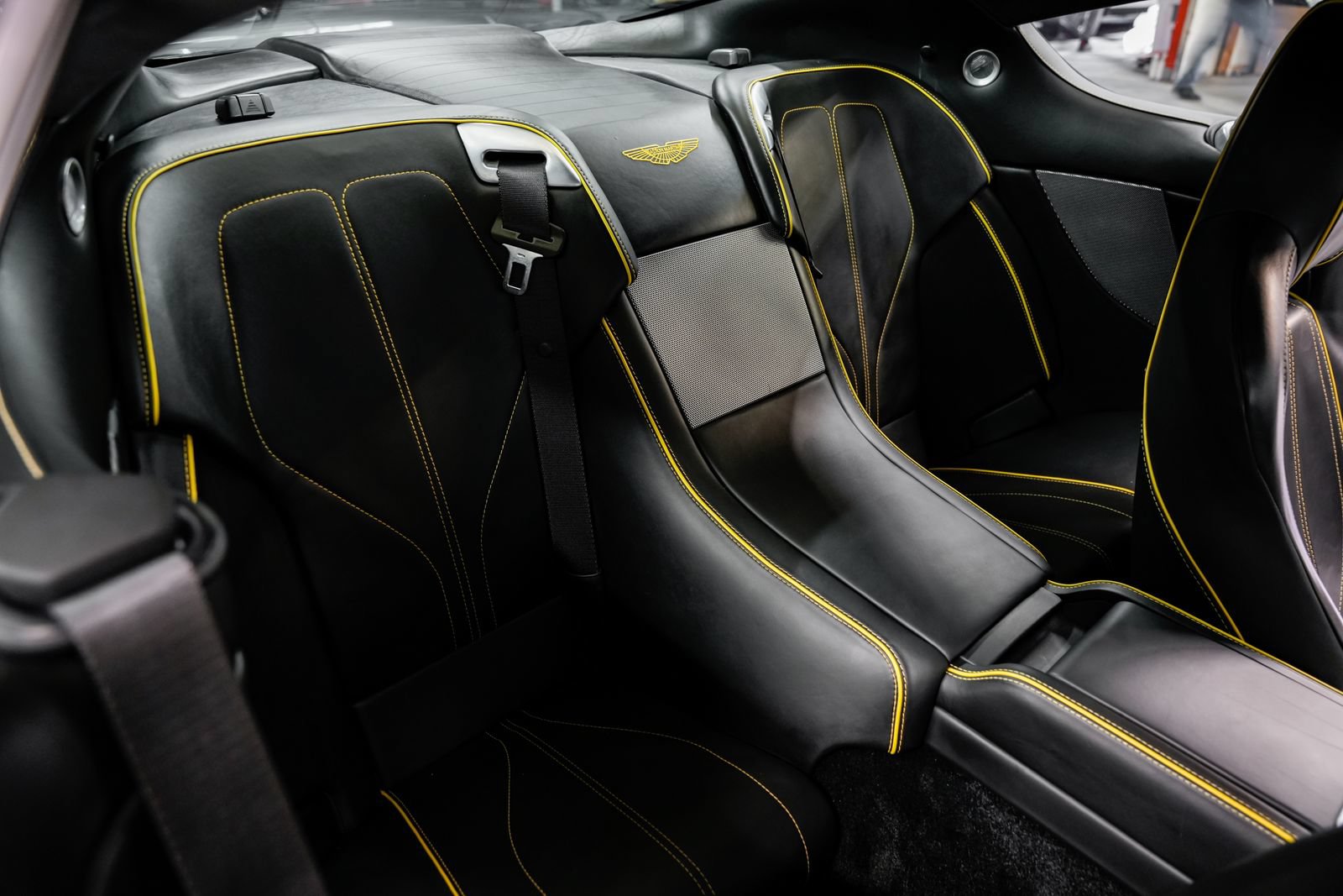 Used 2014 Aston Martin DB9 Coupe RWD image 24