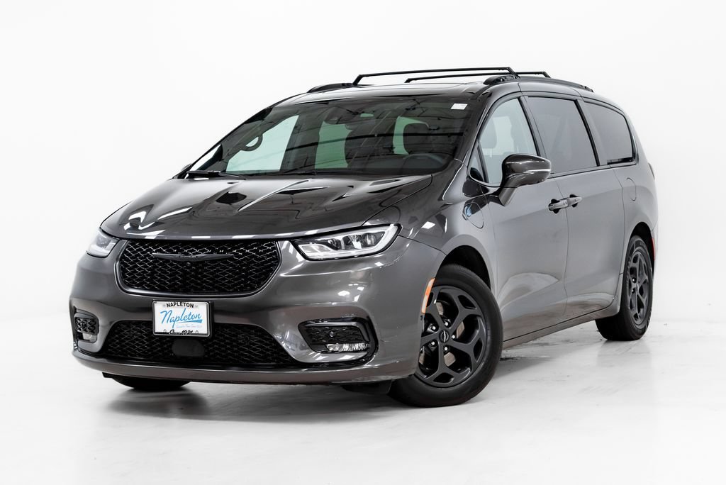 Used 2022 Chrysler Pacifica Limited w/ S Appearance Package FWD image 1