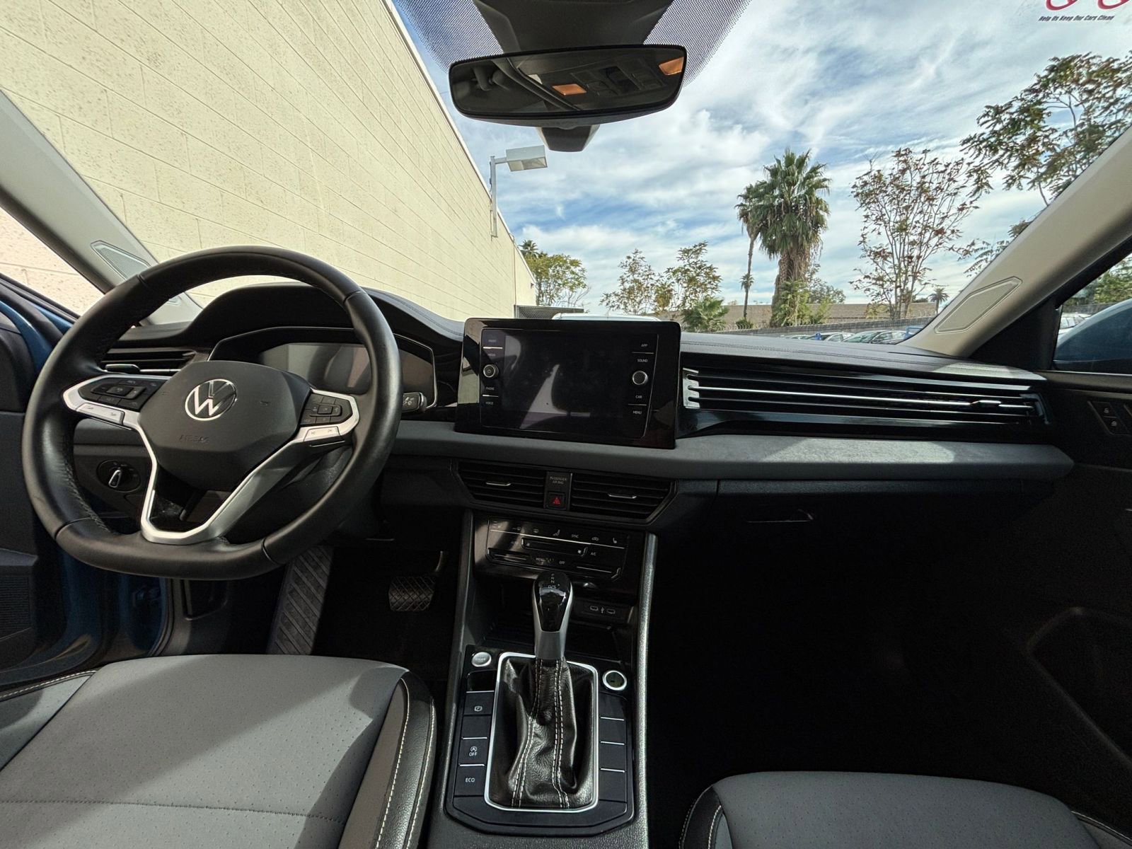 Used 2025 Volkswagen Jetta SE image 33