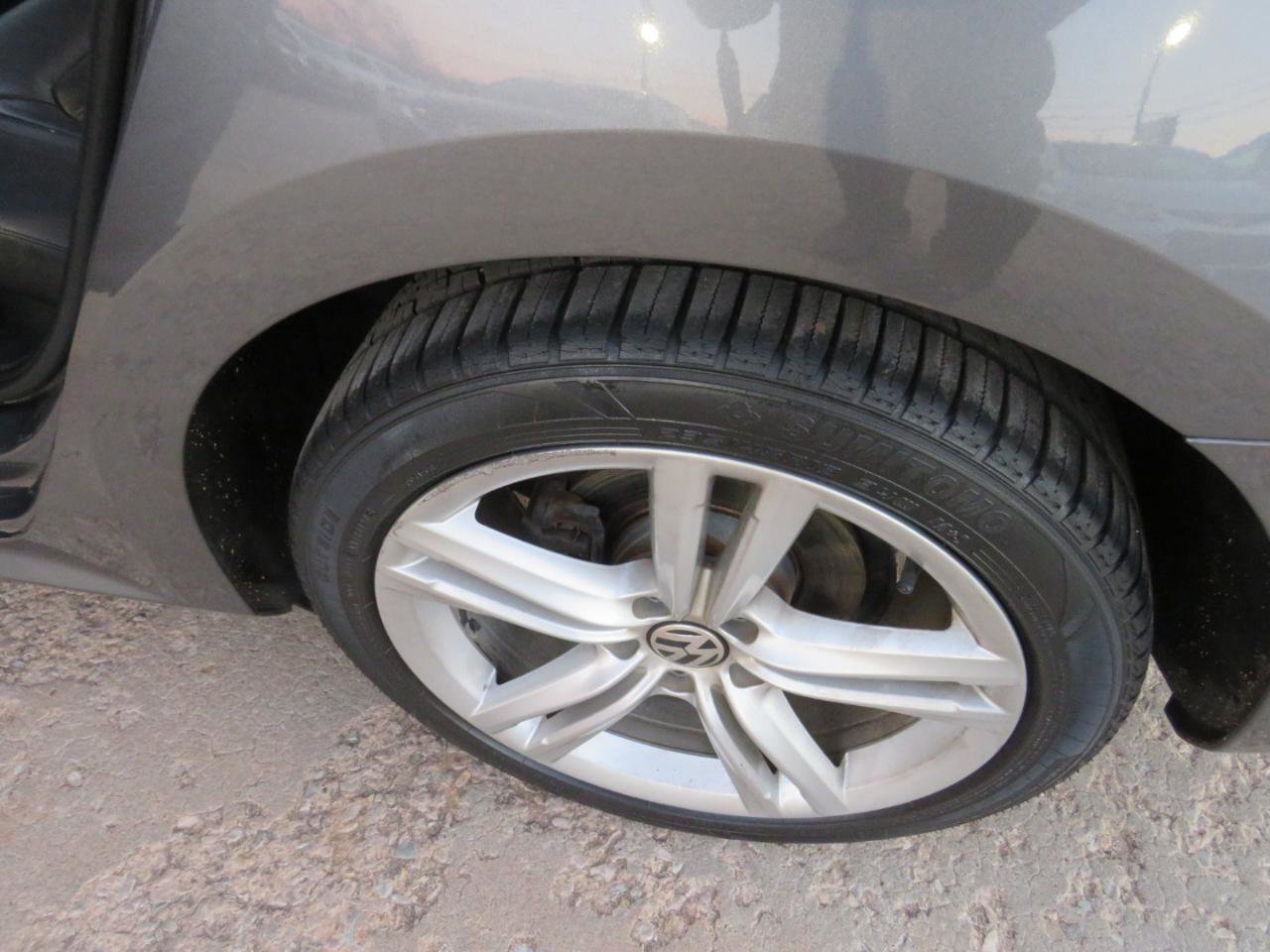 Used 2014 Volkswagen Passat TDI SEL Premium FWD image 36