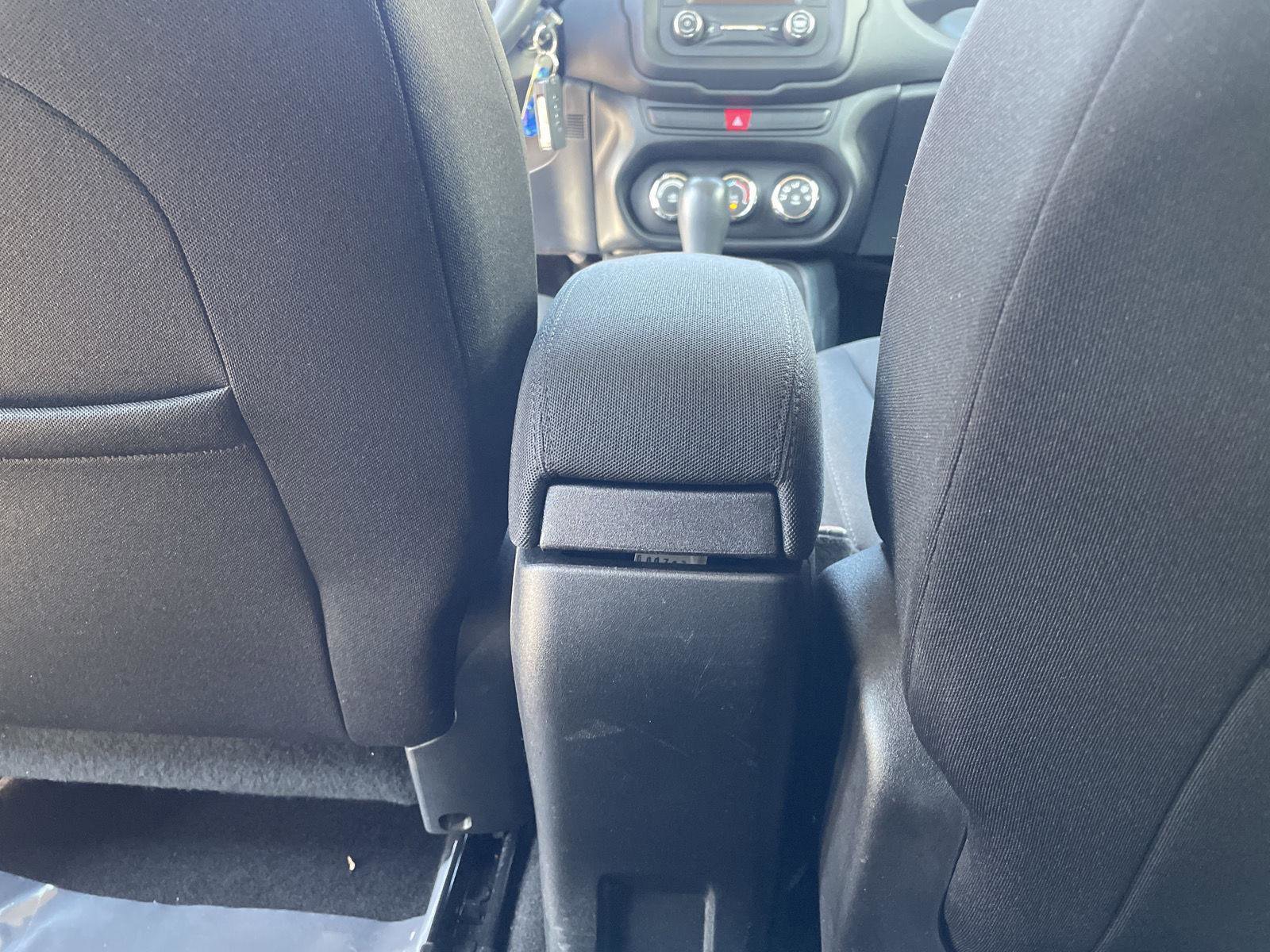 Used 2015 Jeep Renegade Latitude AWD/4WD image 22