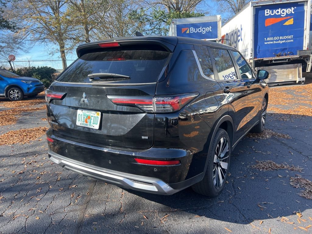 Used 2025 Mitsubishi Outlander SE image 11