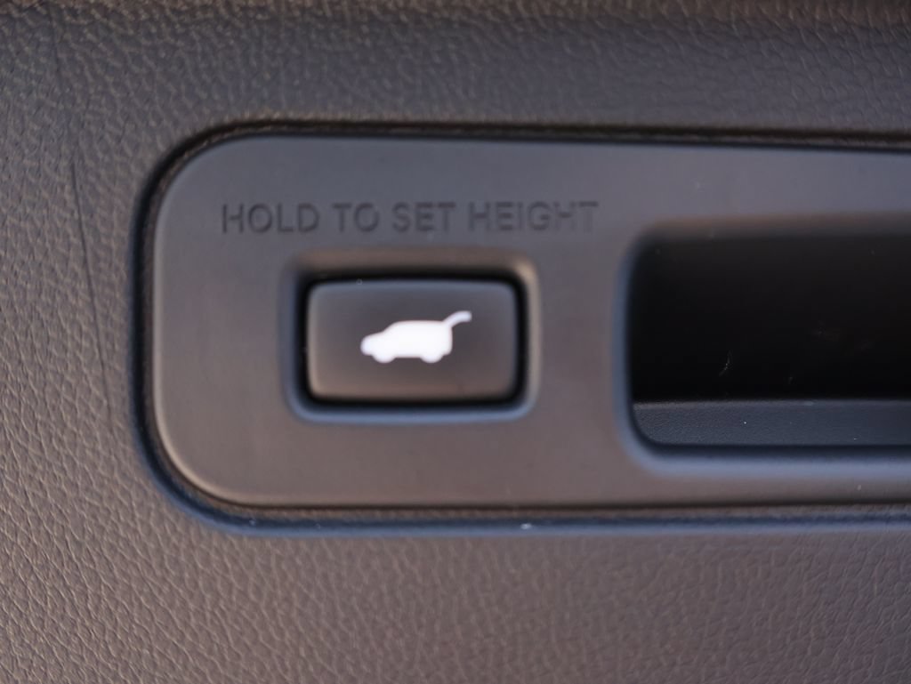 Used 2025 Honda Pilot EX-L image 16