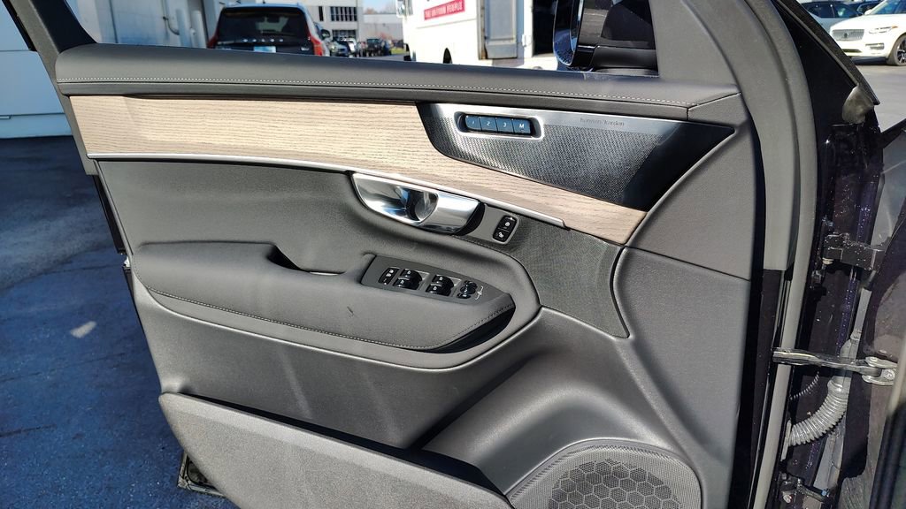 New 2026 Volvo XC90 B6 Plus image 8