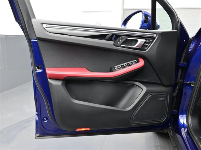 Used 2025 Porsche Macan image 7