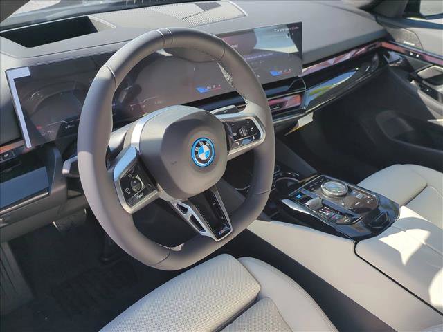 New 2026 BMW i5 eDrive40 w/ M Sport Package image 3