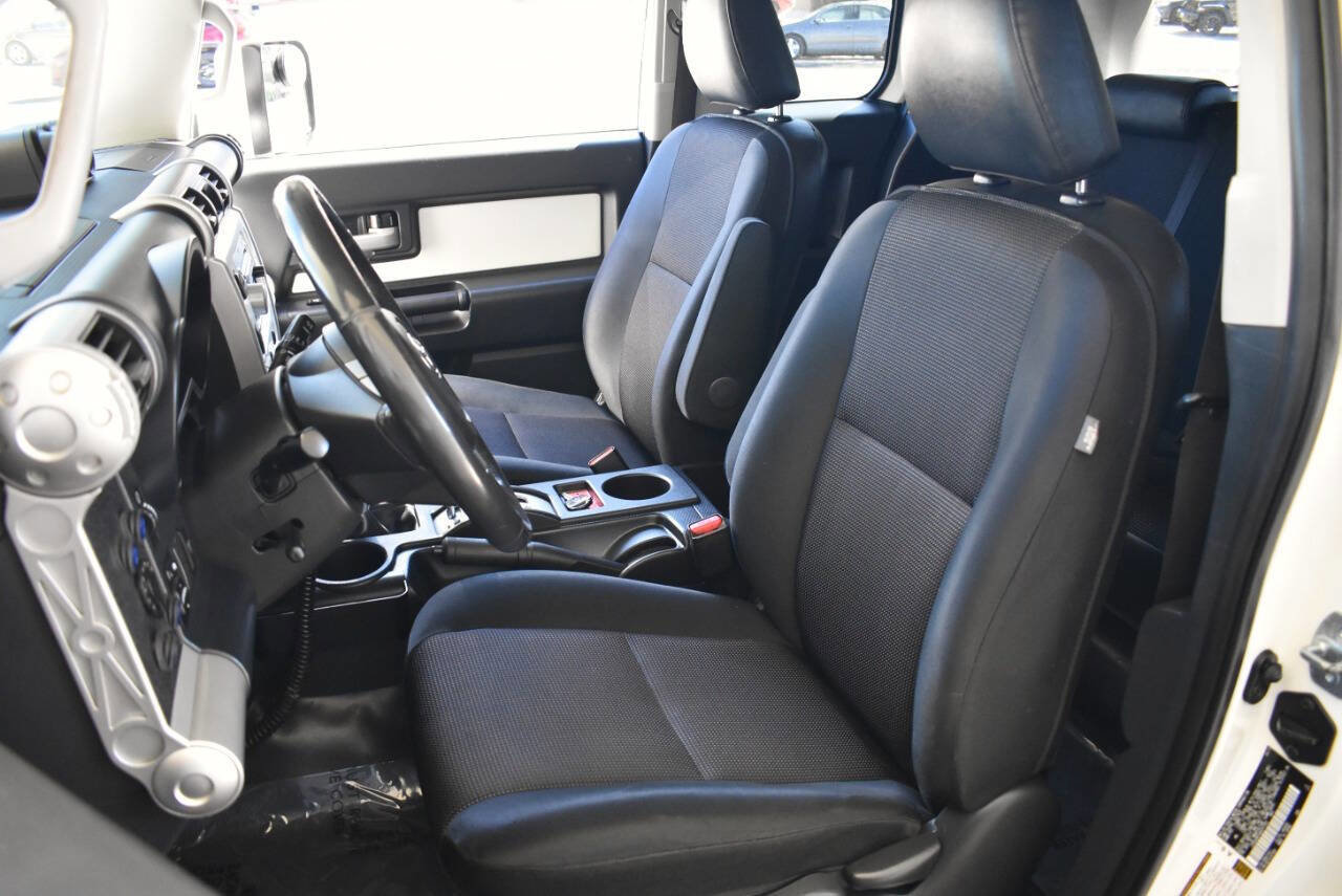 Used 2010 Toyota FJ Cruiser 4WD image 49