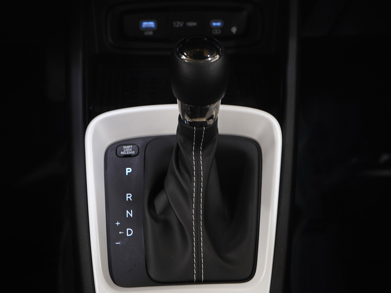 Used 2023 Hyundai Venue Limited image 18