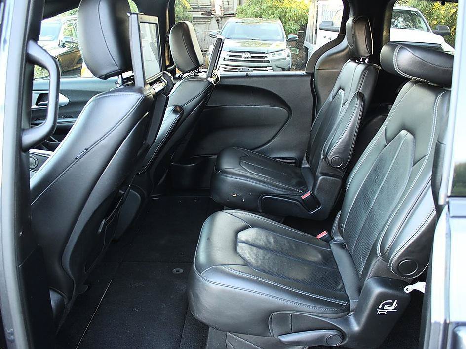 Used 2020 Chrysler Pacifica Touring-L Plus w/ Advanced Safetytec Group FWD image 16